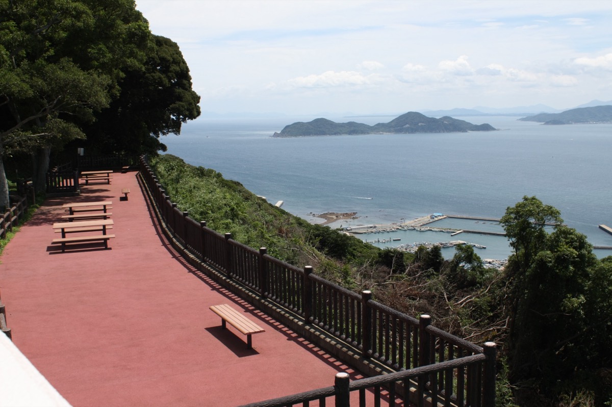大島から望むまちと海